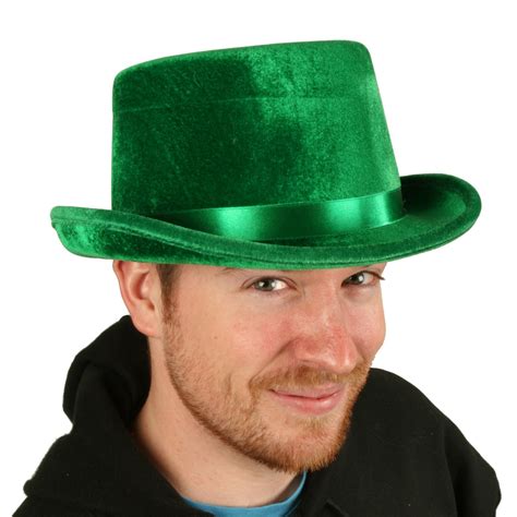 Green Hat Man brabet